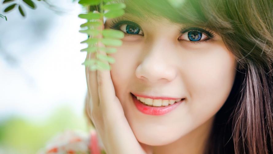 【活力中国调研行】“刚柔并济”的碳纤维：女士单手“提车”显示硬核科技